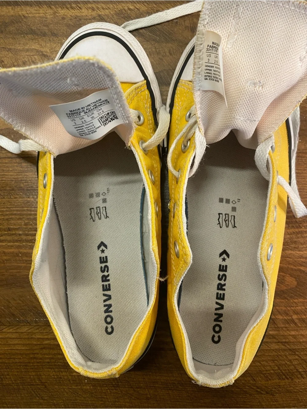Converse - Kids Yellow low top lace-up Canvas Sneakers - size: YOUTH 3